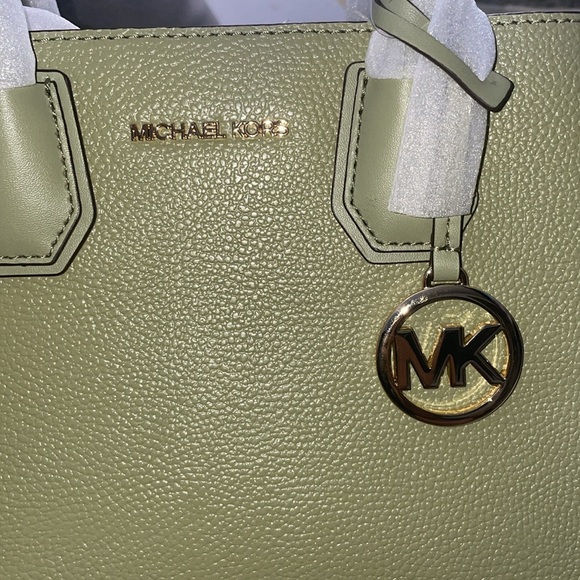 NWT Michael Kors Sheila Small Light Sage Vegan Leather Center Zip Satchel - Picture 8 of 12